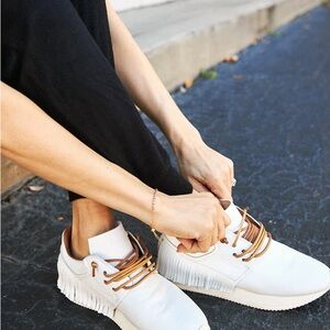 Esseutesse Leather Fringe Sneaker - White